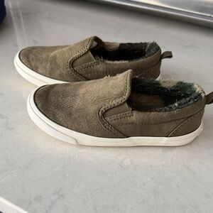 GAP Old Navy 1994 Kids Slip-On Shoes in Olive Green Camo fur trim Size 9